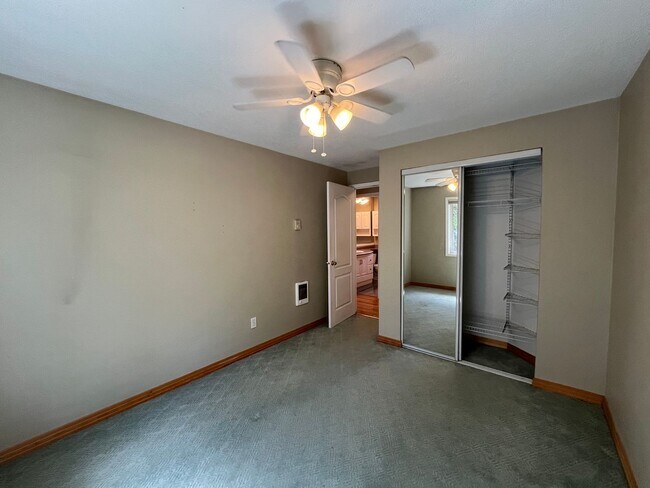 Building Photo - 4019 SE 66th Ave