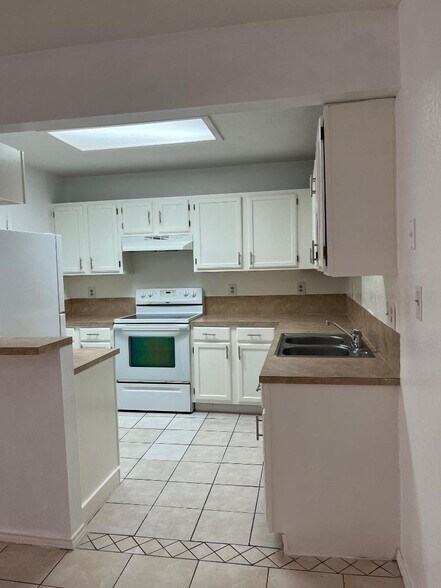 Building Photo - 1802 Bobcat Ln