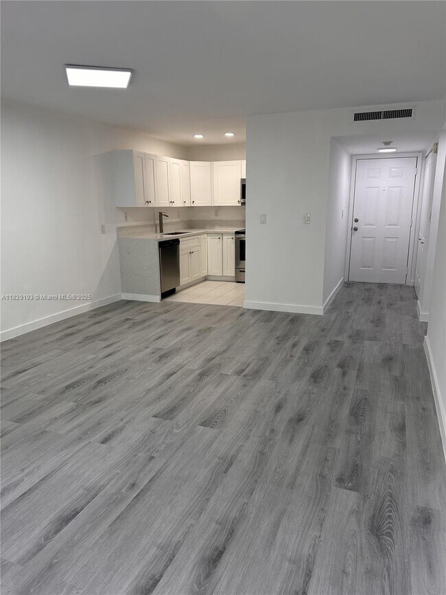 Building Photo - 9301 SW 92nd Ave