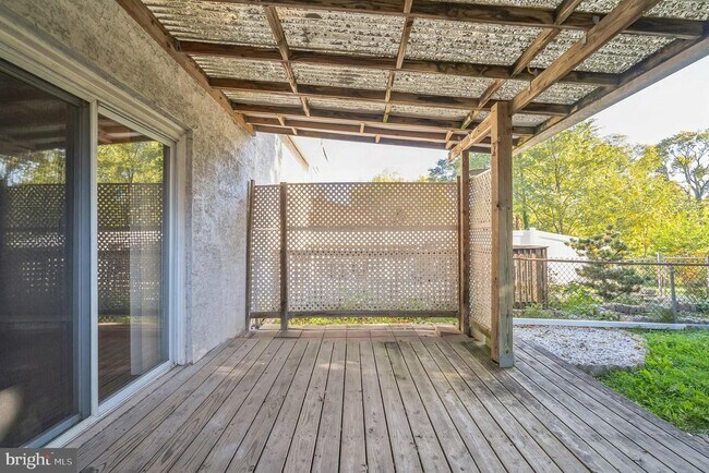 Building Photo - 127 Sutcliffe Ln