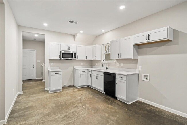 Building Photo - 2845 Yale Ave