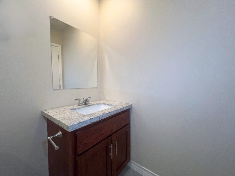 Building Photo - 2904 E Lyon St