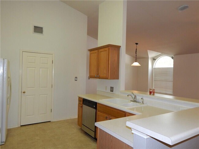 Building Photo - 1622 Balmorhea Ln