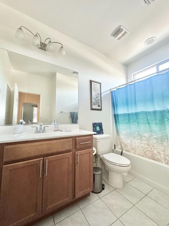 Building Photo - 16492 W Caldwell St