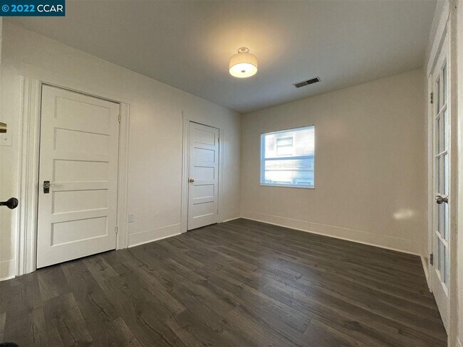 Building Photo - 1930 Stuart St