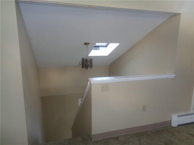 Building Photo - 655 Killingly St