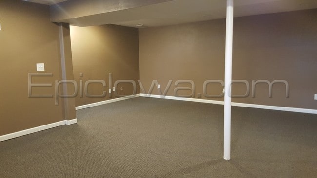 Building Photo - 1092 Eisenhower Rd