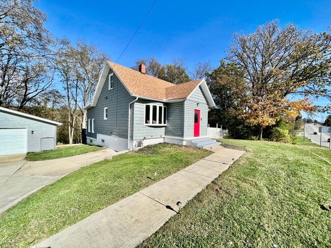 Building Photo - Beautiful 4 BDR Home - Near I-75