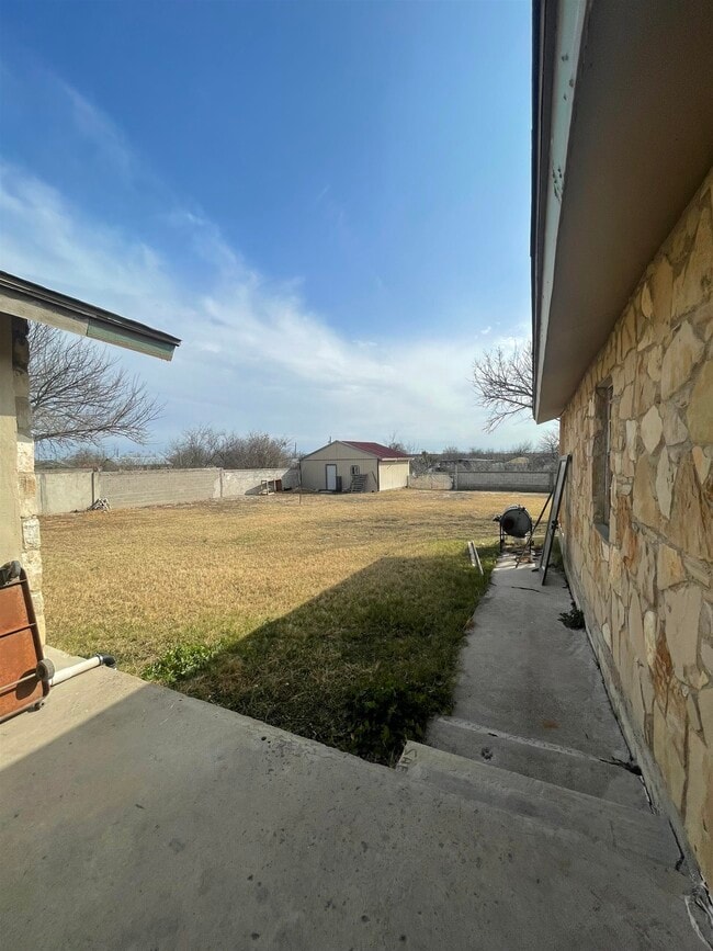 Building Photo - 131 Dennis Dr