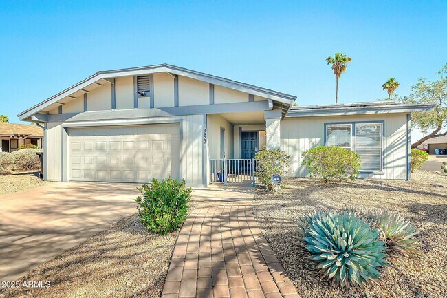 Building Photo - 3922 E Dahlia Dr