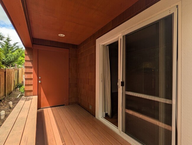 Building Photo - Beautiful 2-Bedroom, 2.5-Bath Condo Near A...