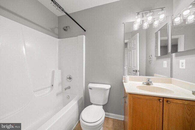 Building Photo - 154 Fieldstone Ct