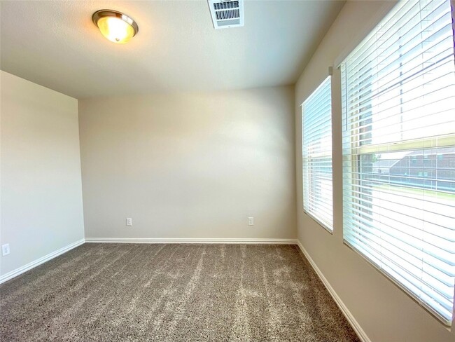 Building Photo - 1800 Canyon Ln