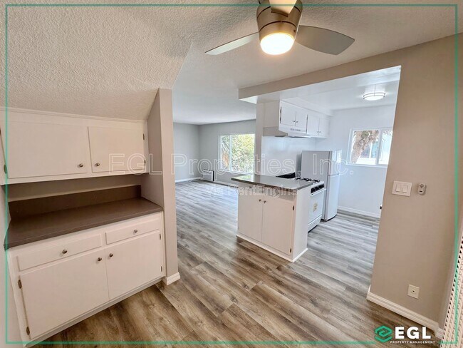 Building Photo - 1006 N Orange Grove Ave