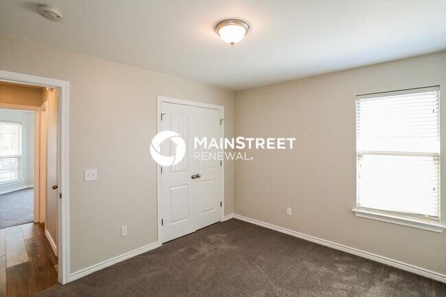 Building Photo - 3 Bedroom Pet-Friendly Home in Edmond, OK with Main Street Renewal