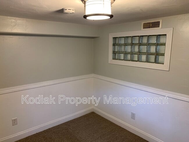 Building Photo - 150 W 1050 S