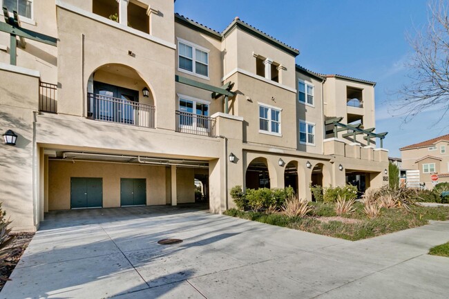 Complex main entry - 1883 Agnew Rd