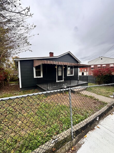 Primary Photo - 165 Highland Ave