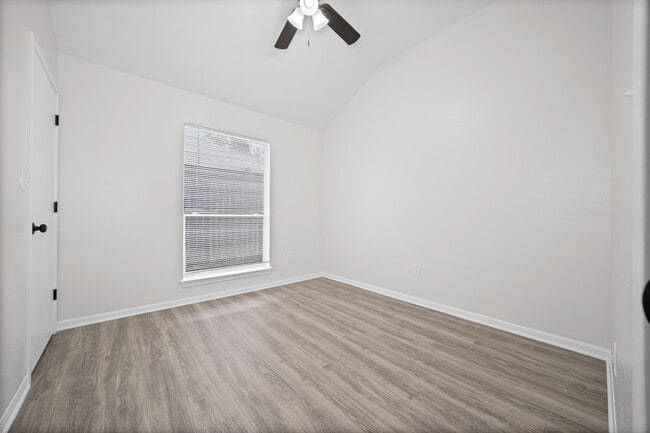 Building Photo - 4417 Briarwood Dr