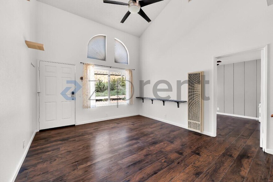 Building Photo - Unit 117