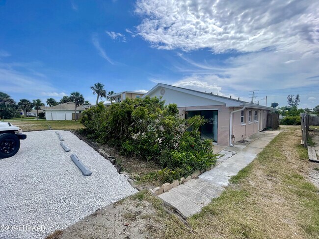 Primary Photo - 3864 S Atlantic Ave
