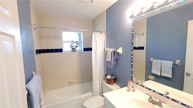 Building Photo - 2149 SE Dolphin Rd