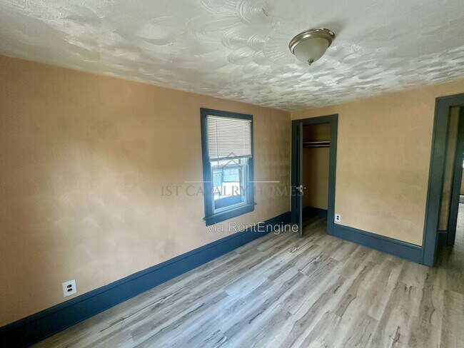 Building Photo - 280 Lake St
