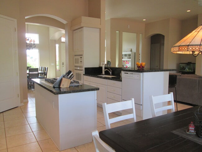 Building Photo - Unfurnished - 1 Year Rental