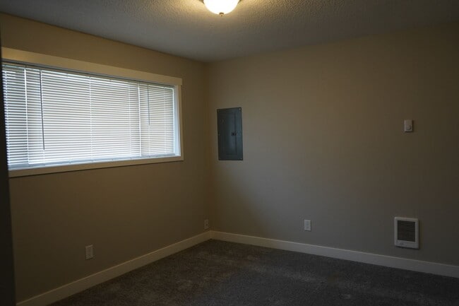 Building Photo - 1410 E 30th St