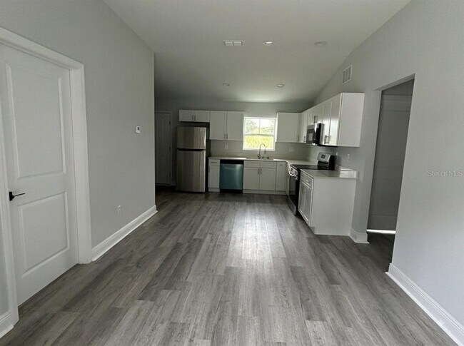 Building Photo - 223 Oak Ln Trk