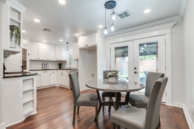 Building Photo - Luxury remodel in NW Oklahoma City