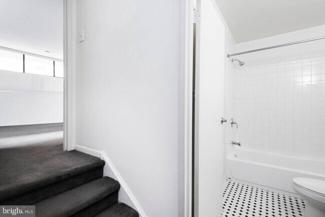 Building Photo - 2031 South St