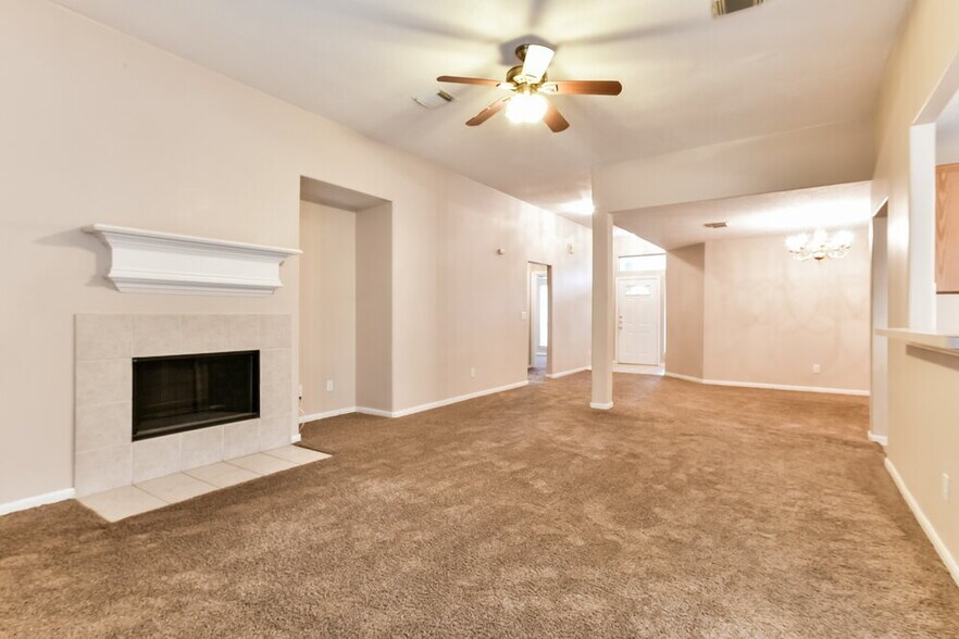 Building Photo - 3219 Candlepine Dr