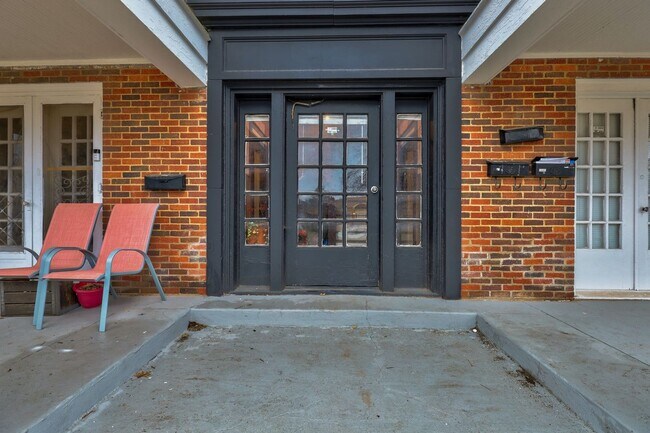 Building Photo - Lovely 1 Bed Home : 1407 1/2 Northwest 17th Street