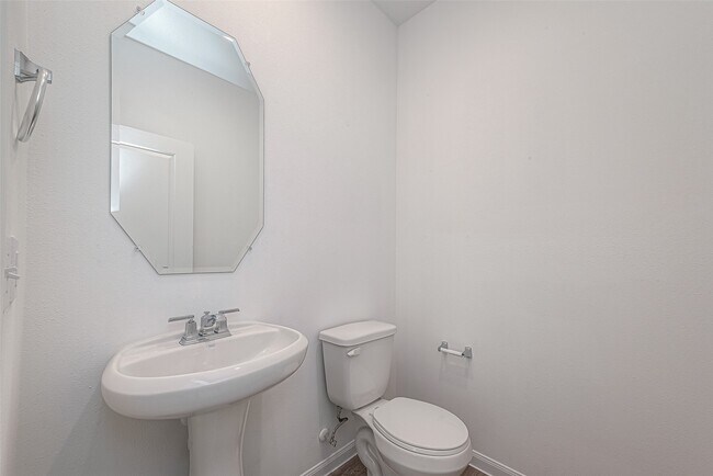 Building Photo - 325 Maple Bark Trl