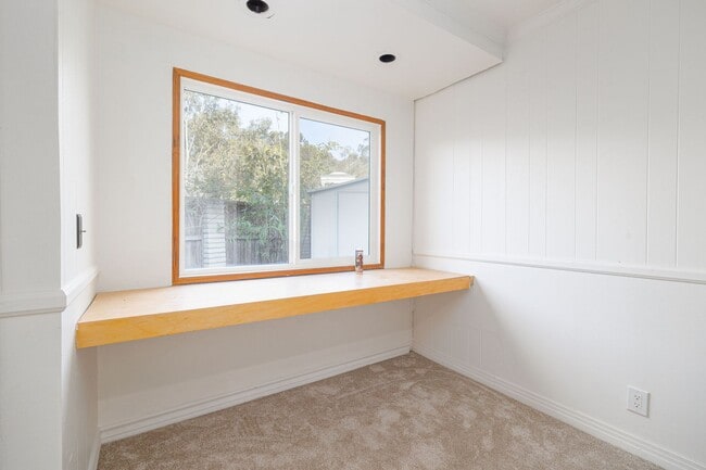 Building Photo - Rarely available gem now available in Bankers Hill - 1bed/1bath!