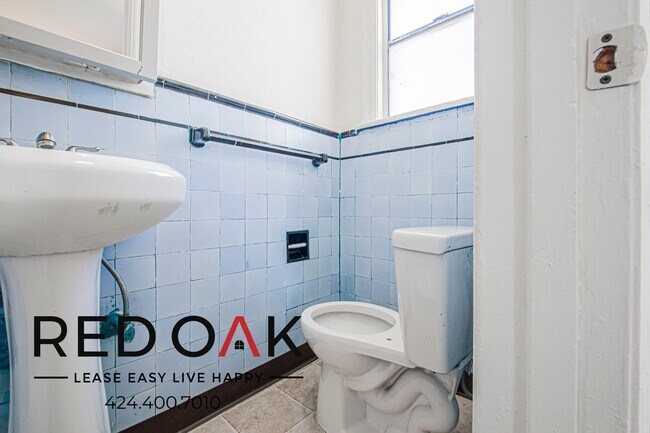 Building Photo - 302 Alexandria Ave