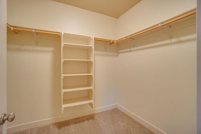 Building Photo - BEAUTIFUL FOUR BEDROOM HOME IN VANCOUVER