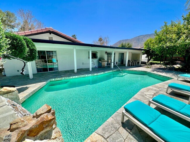 Building Photo - Racquet Club West, FURNISHED, Seasonal OR Long Term