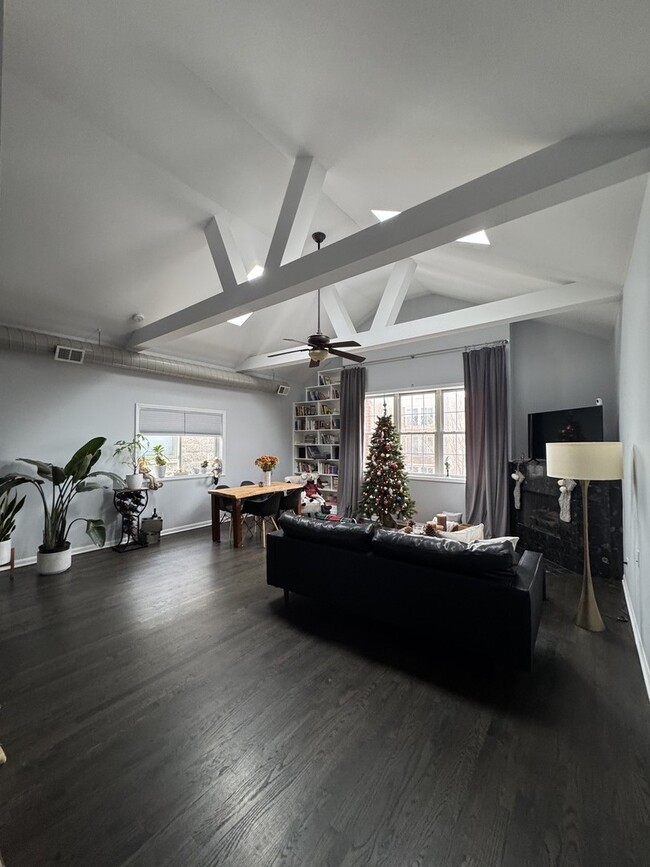 Building Photo - 2315 W Harrison St