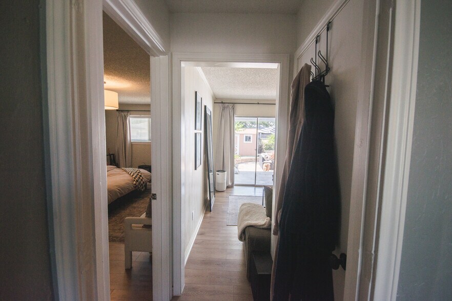 Building Photo - 2334 Babalos Ln