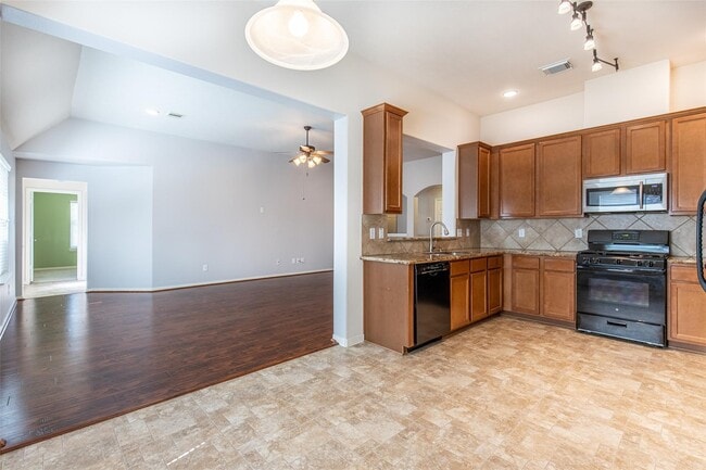 Building Photo - 24519 Red Bluff Tr