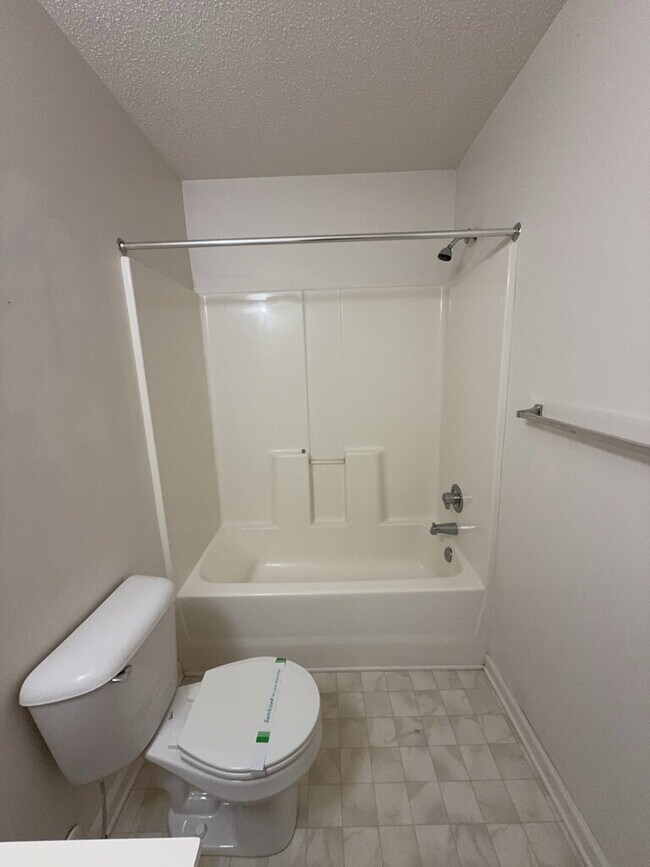 Building Photo - 111 Fairwood Ct