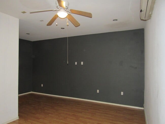 Building Photo - 9310 Albany Dr