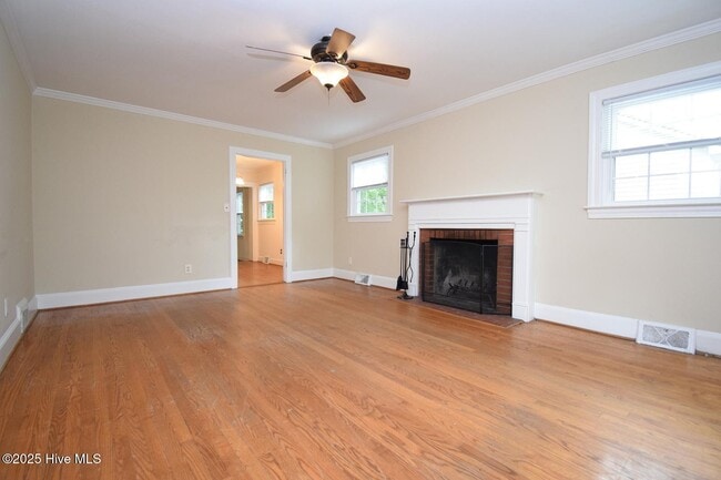 Building Photo - 1415 N Overlook Dr