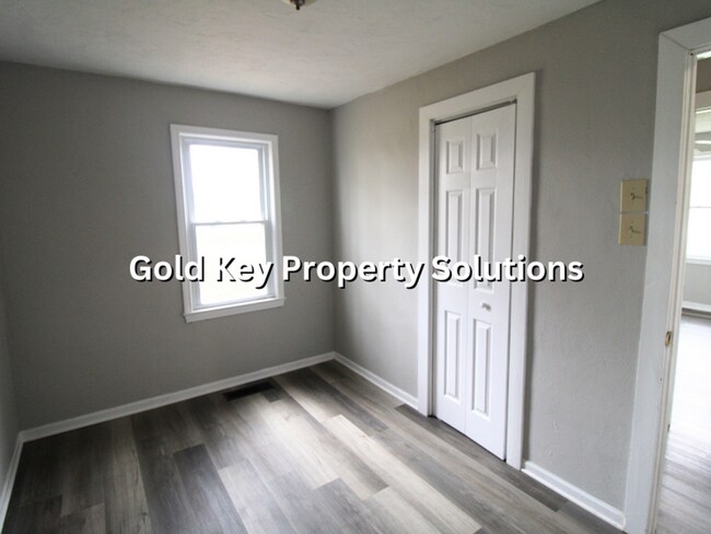 Building Photo - Fully Updated 3 BR 1 BA House with Central Air and Garage (NO SECTION 8)