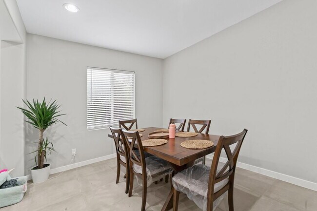 Building Photo - "Charming 4-Bedroom Santa Clarita Home with Fireplace – Spacious 2,623 Sq. Ft. Retreat!"