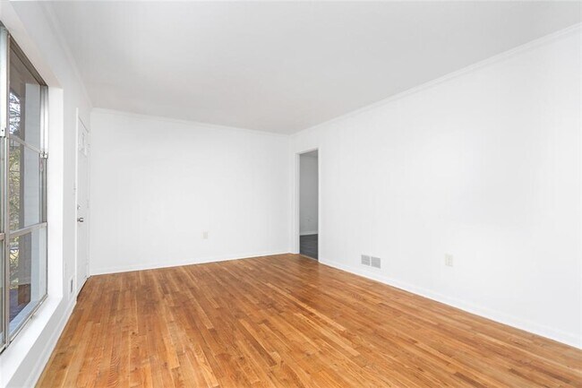 Building Photo - 5726 Southwick Ct SW
