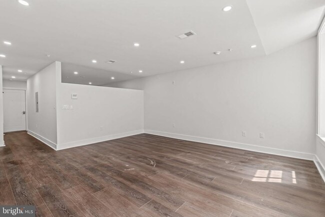 Building Photo - 253 N 3rd St