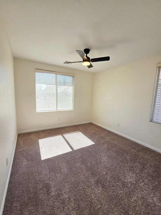 Building Photo - Spacious 4 Bed Home with Loft & 3-Car Garage